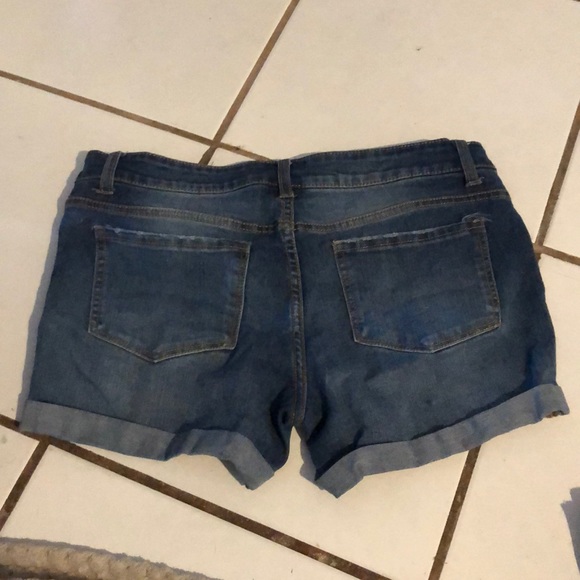 Blue Jean shorts - Picture 3 of 7